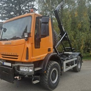 foto 4x4 hook 13.5t Iveco municipal WINTER+SUMMER water sprinkler sweeper container